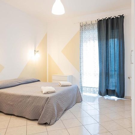 Nuovo Appartamento Beige Bari Exterior foto