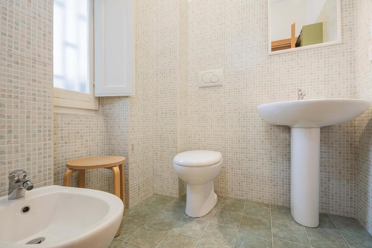 Nuovo Appartamento Beige Bari Exterior foto