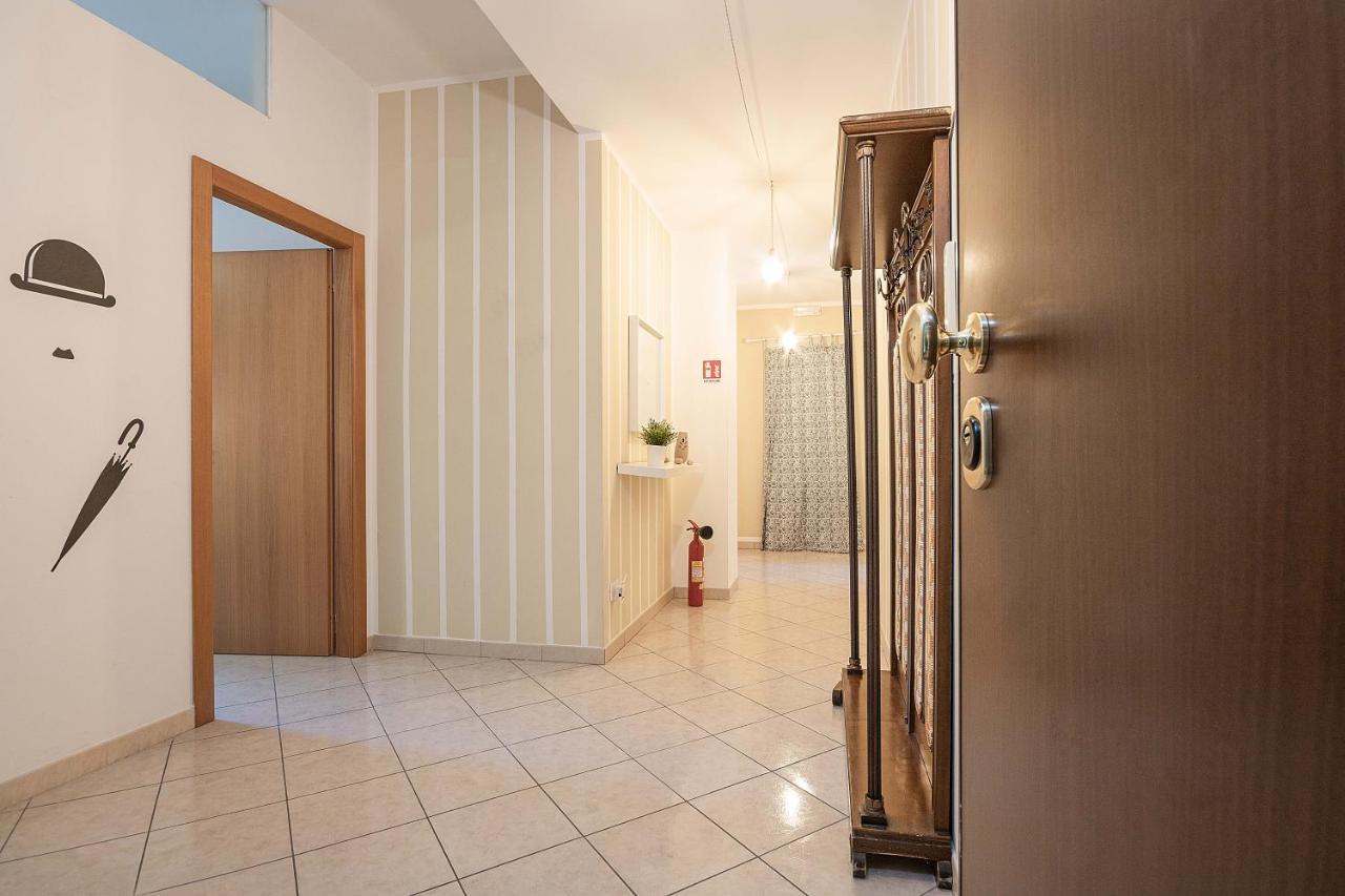 Nuovo Appartamento Beige Bari Exterior foto