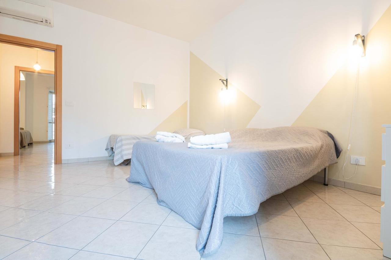 Nuovo Appartamento Beige Bari Exterior foto