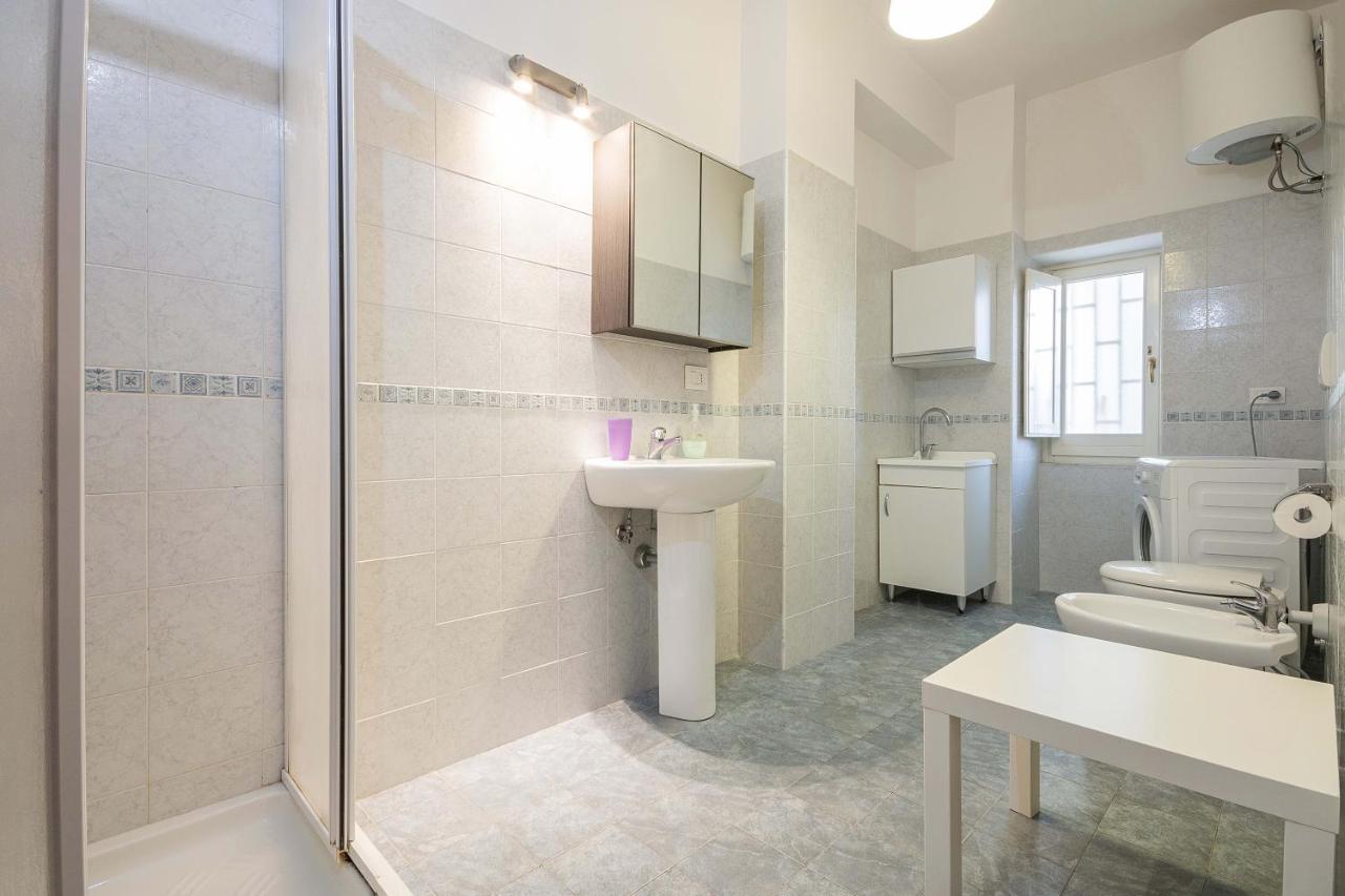 Nuovo Appartamento Beige Bari Exterior foto