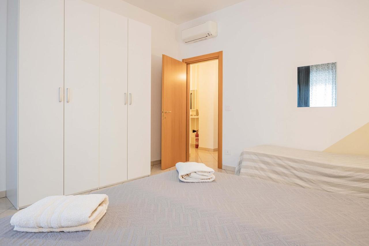 Nuovo Appartamento Beige Bari Exterior foto